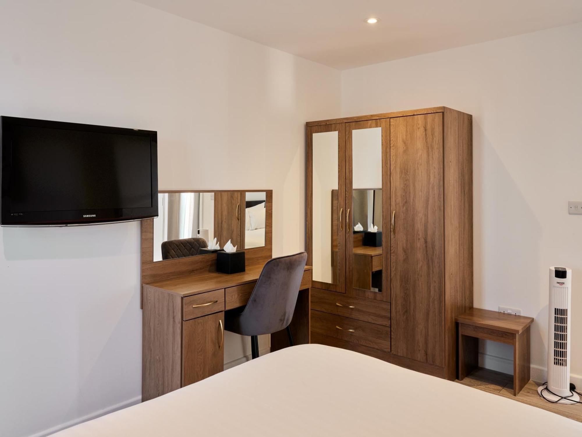 Hampton Serviced * Kingston upon Thames (Greater London)