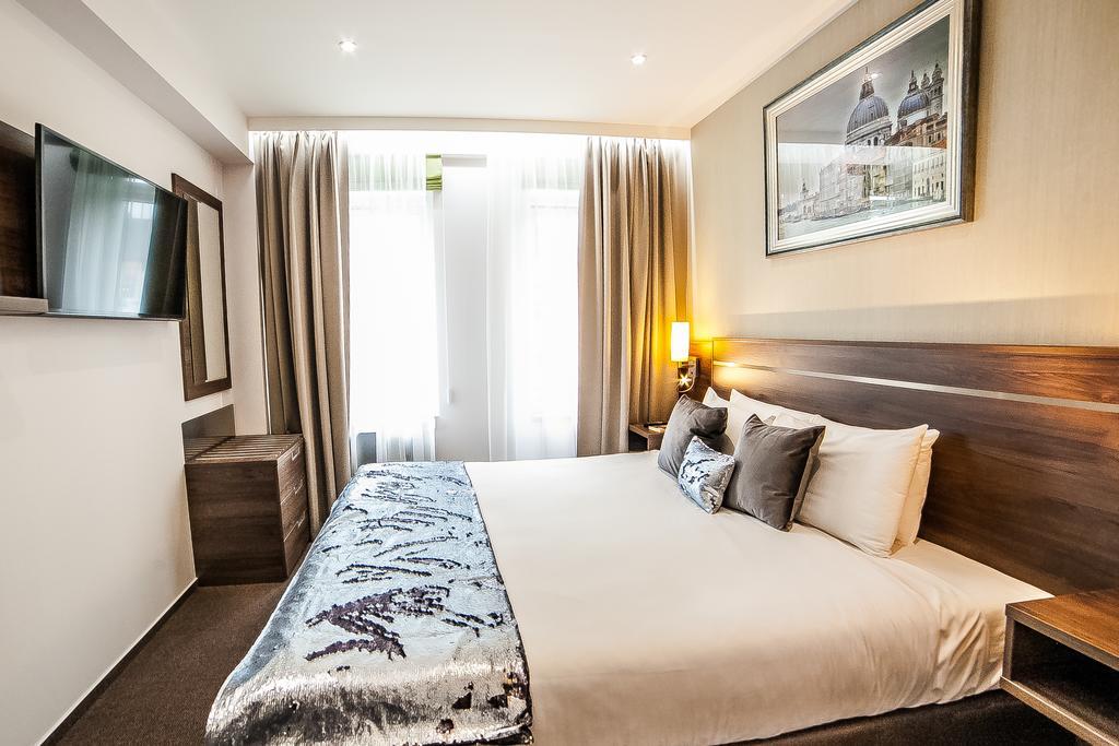 Hampton Serviced Apartment